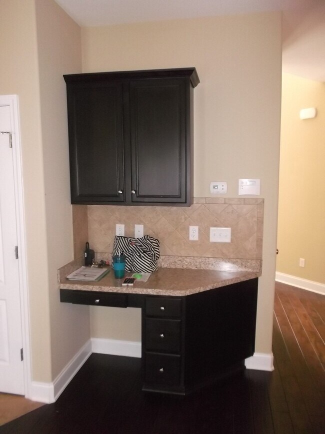 Building Photo - Absolutely Gorgeous!