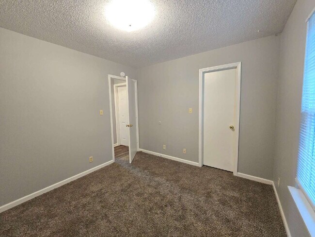 Building Photo - 572 Danielle Dr