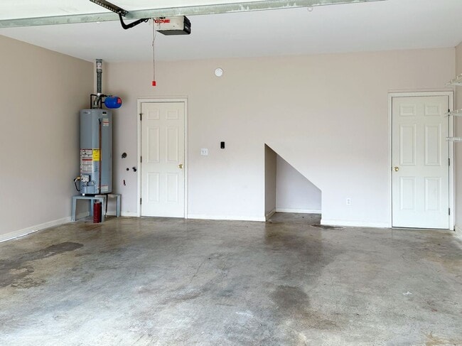 Building Photo - 224 Lakewood Cir