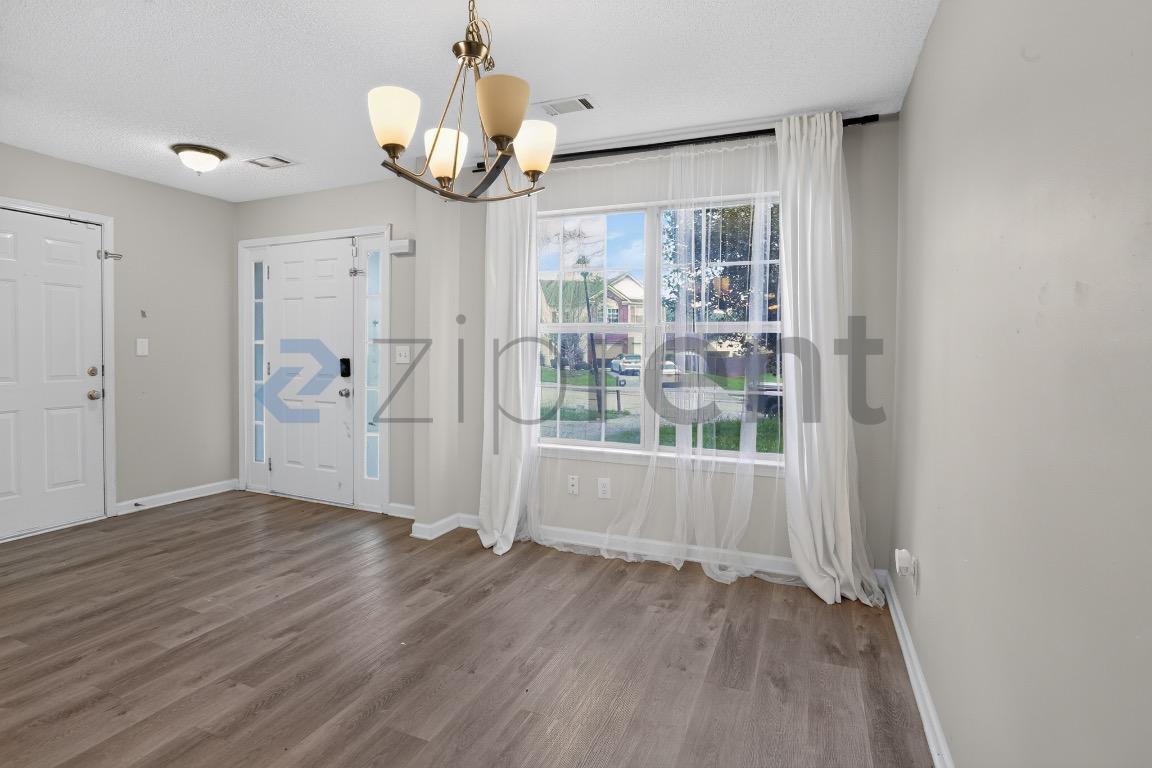 Building Photo - Unit