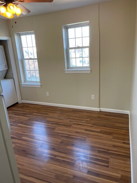 Kitchen view from hallway - 600 Roxborough Ave