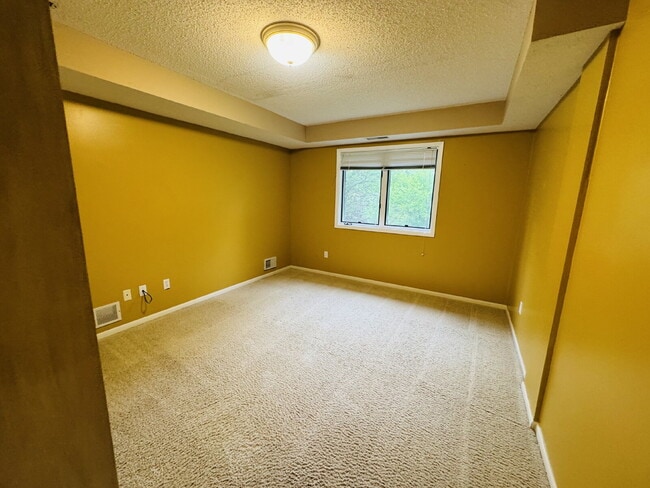 Building Photo - 9120 Trotters Ln