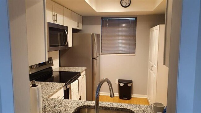 Building Photo - 2050 Oleander Blvd
