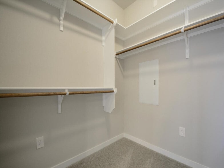 Walk in closet - 6808 Cardinal Bloom Loop