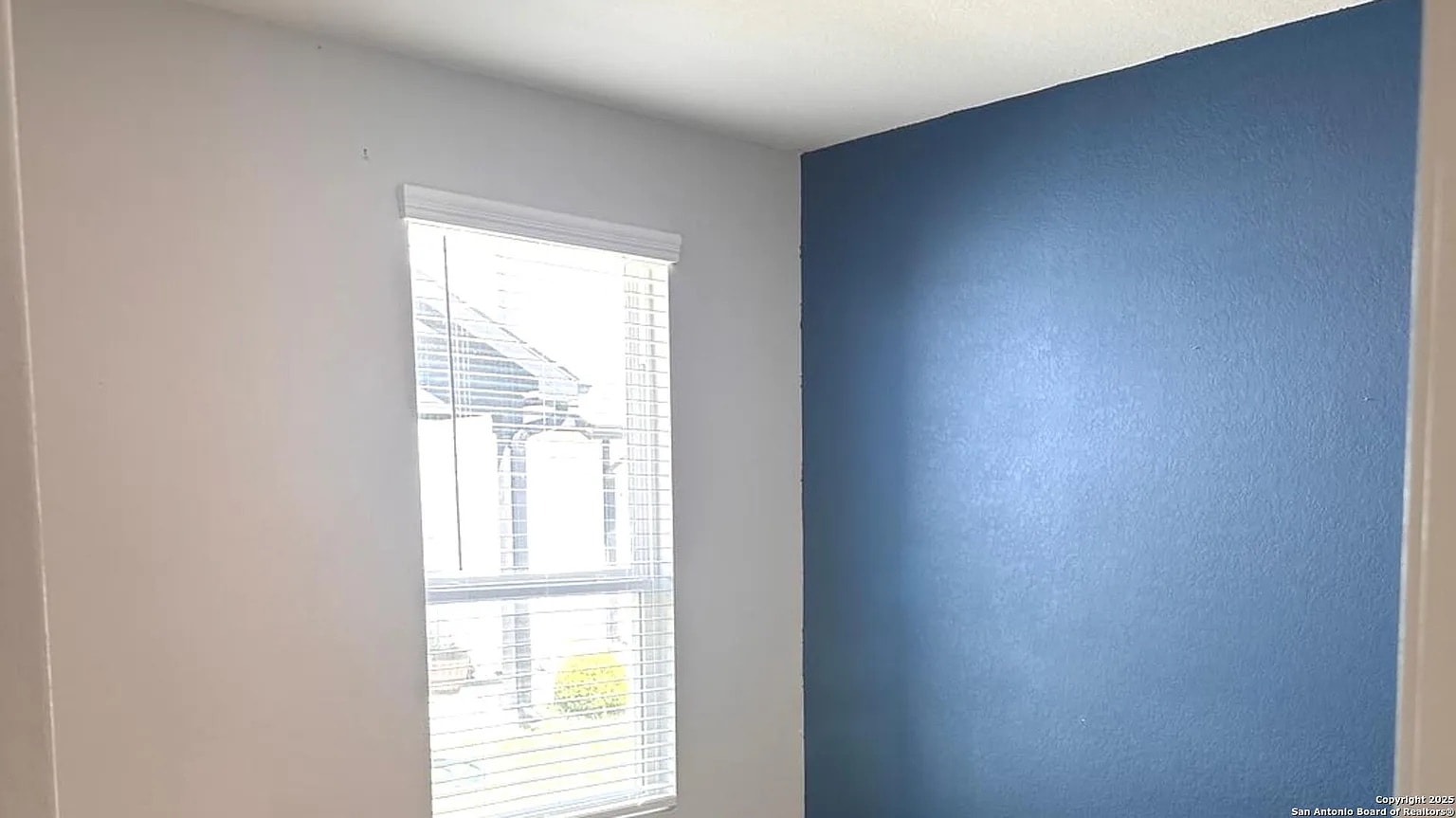 Building Photo - Room in House on Sweetgrass