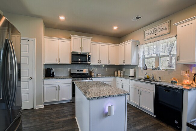 Building Photo - 2061 Massey Ln