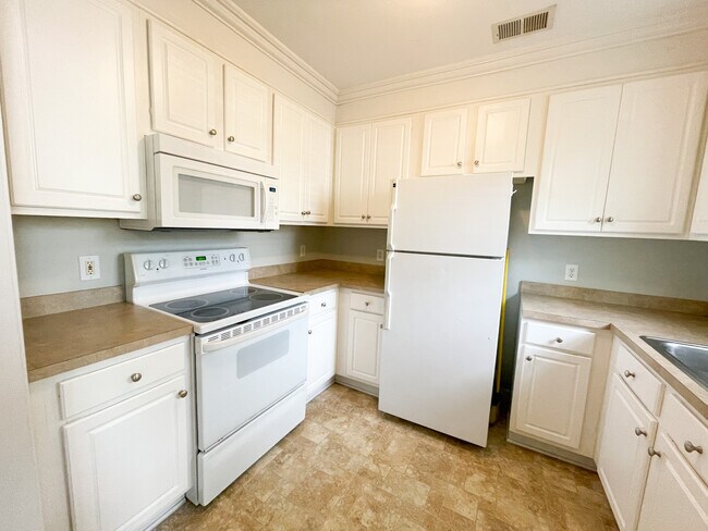 Building Photo - 12 Magnolia Glen Ln