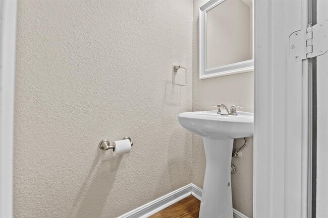 Building Photo - 220 Trestle Tree