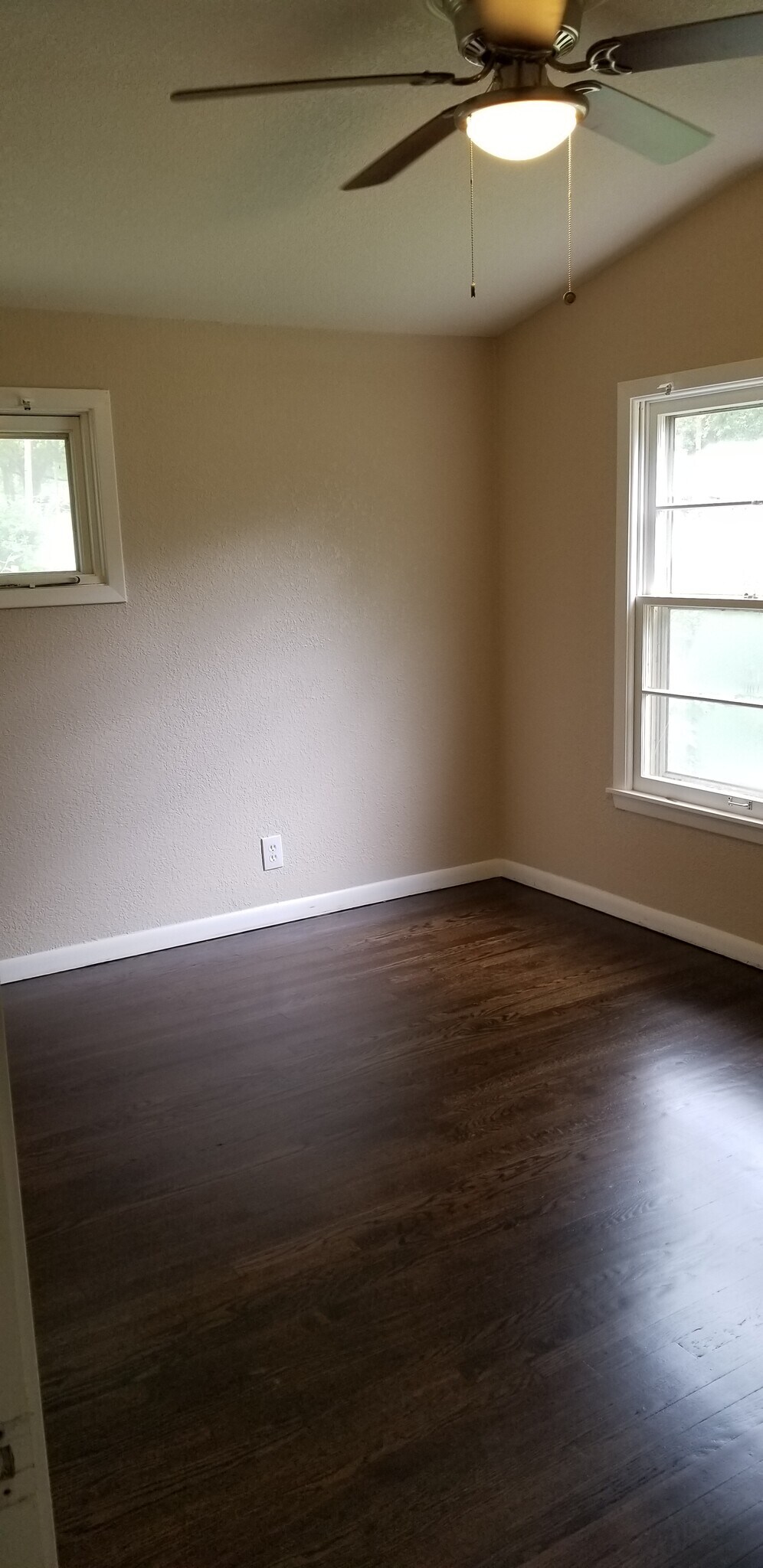 Building Photo - 202 Brookside Dr