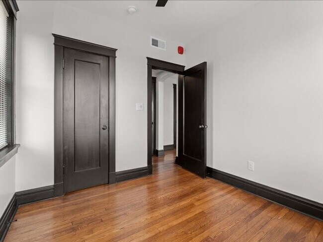 Building Photo - 4909 Lindenwood Ave