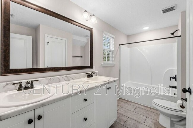 Building Photo - 302 Dorn St