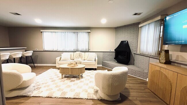 Building Photo - 9323 80th Ct