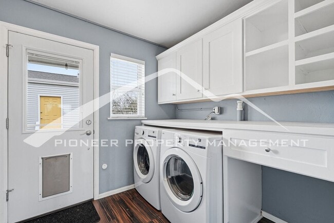 Building Photo - Updated Home on Corner Lot with Beautiful Landscaping!