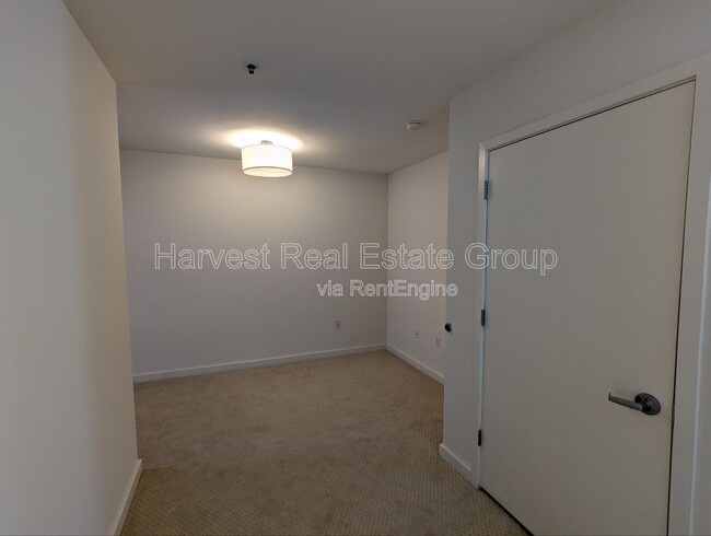 Building Photo - 426 27th St