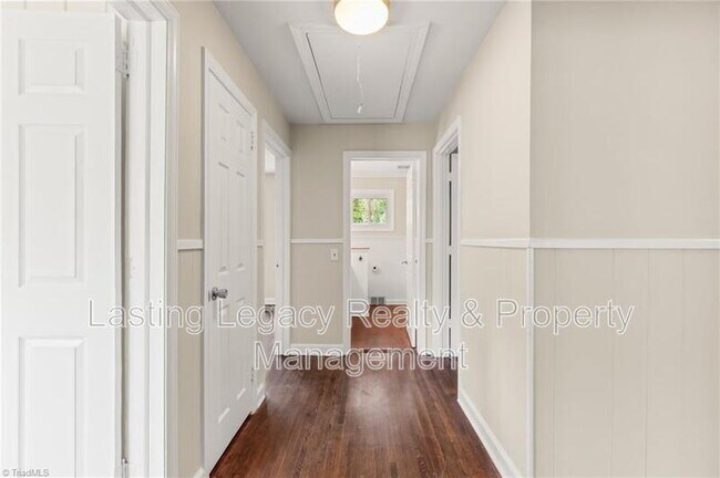 Building Photo - 1200 Lamont Dr