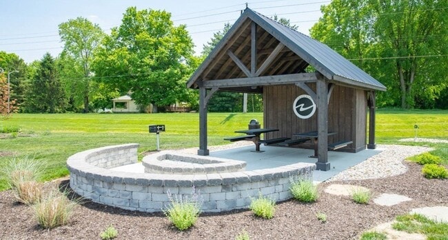 Building Photo - 4 Bed 2.5 Bath