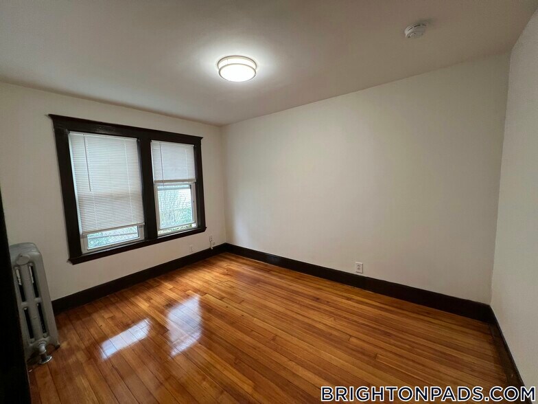 Building Photo - 72 Nonantum St