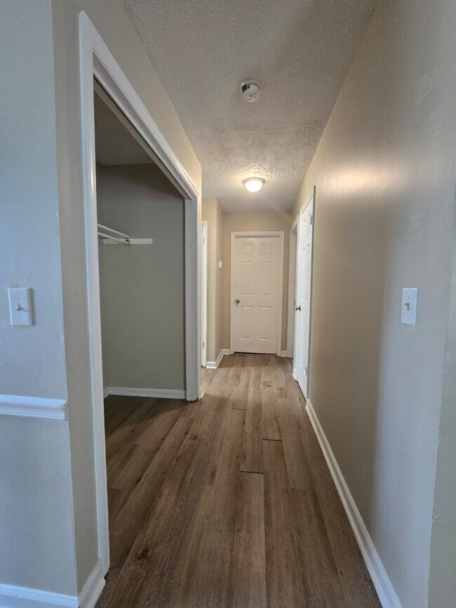 Building Photo - 4502 Bonnell Dr NW