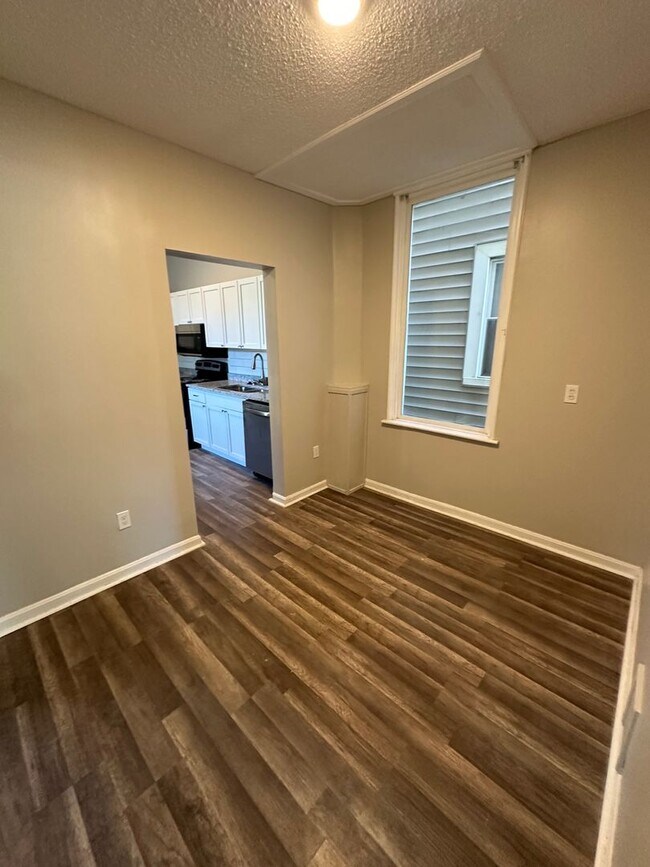 Building Photo - Beautiful Lower Unit in Duplex on Marcum Park Downtown!!!!