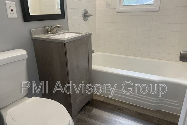 Building Photo - 2413 SW Mission Ave