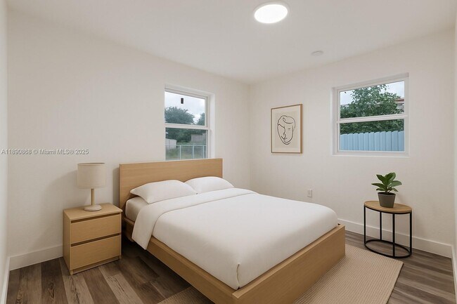 Building Photo - 724 Burlington St