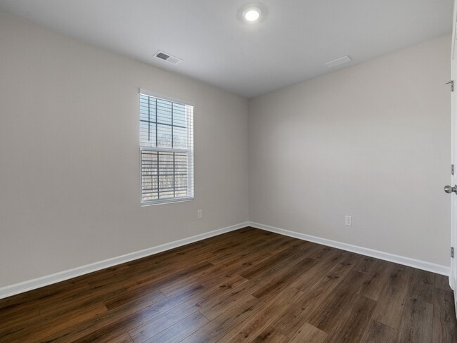 Building Photo - 140 Clairvale Ct