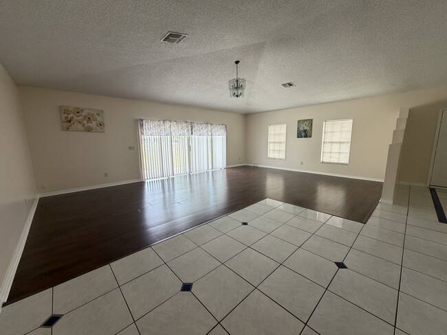 Building Photo - 1074 Universal Rest Pl