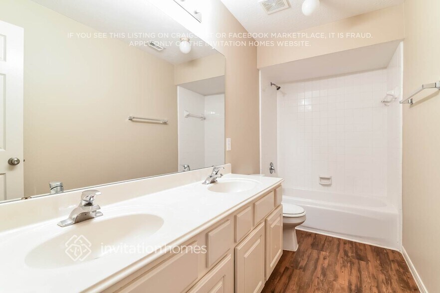 Building Photo - 11907 Lakewood Hills Dr
