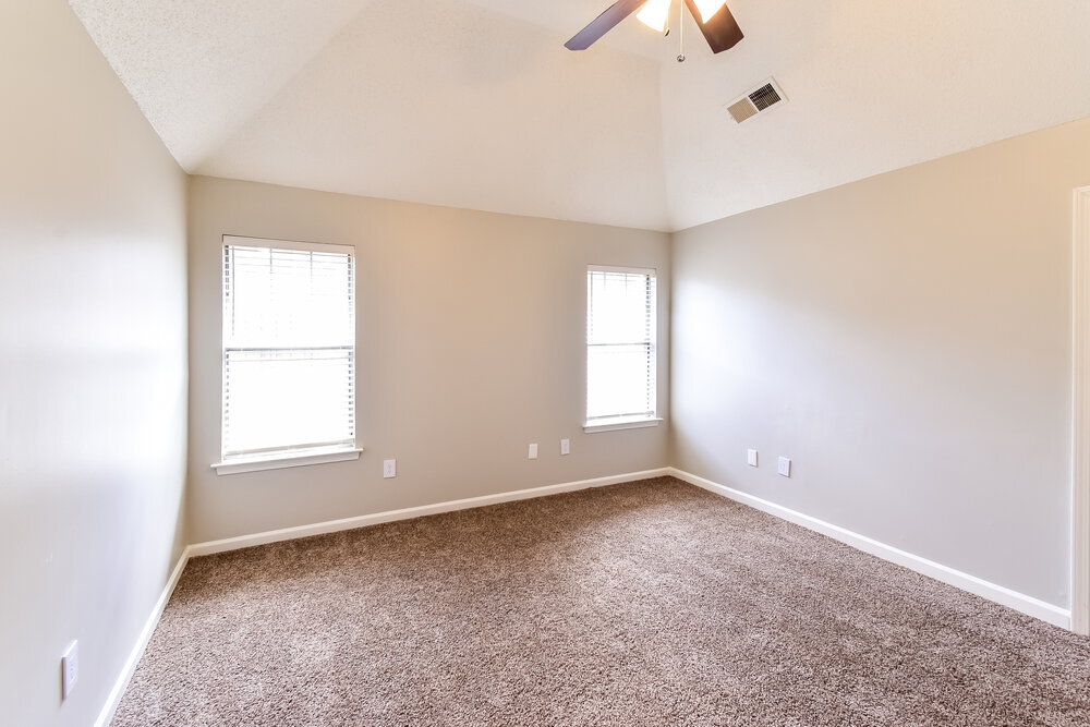 Building Photo - 1261 Thames Dr