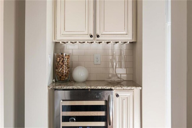 Building Photo - 582 St Charles Ave NE