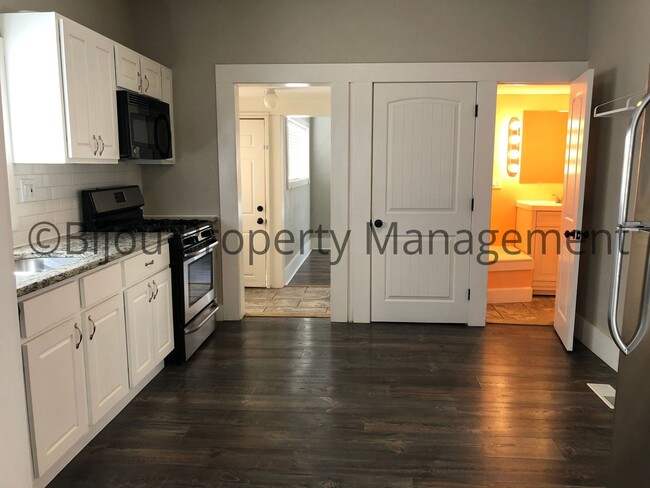 Building Photo - Lovely Three Bedroom Home