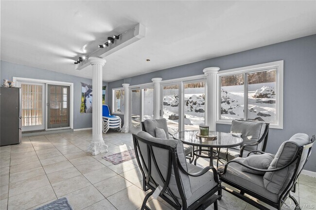 Building Photo - 17 Waring Dr