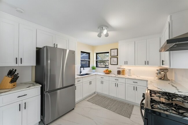 Building Photo - 9711 Bertwood St