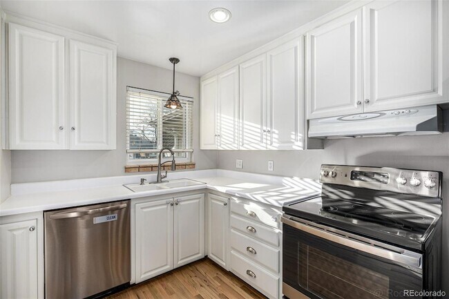 Building Photo - 1150 S Jackson St