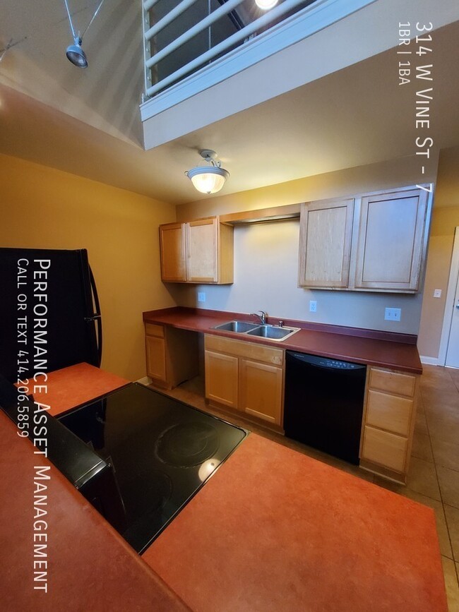 Building Photo - Unique 1BD/1BA Loft Style Condo