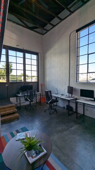 Building Photo - 25 W 400 S