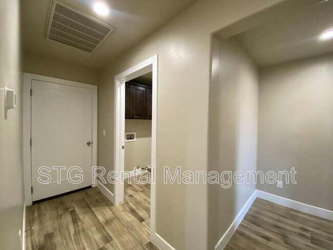 Building Photo - 758 N 300 W