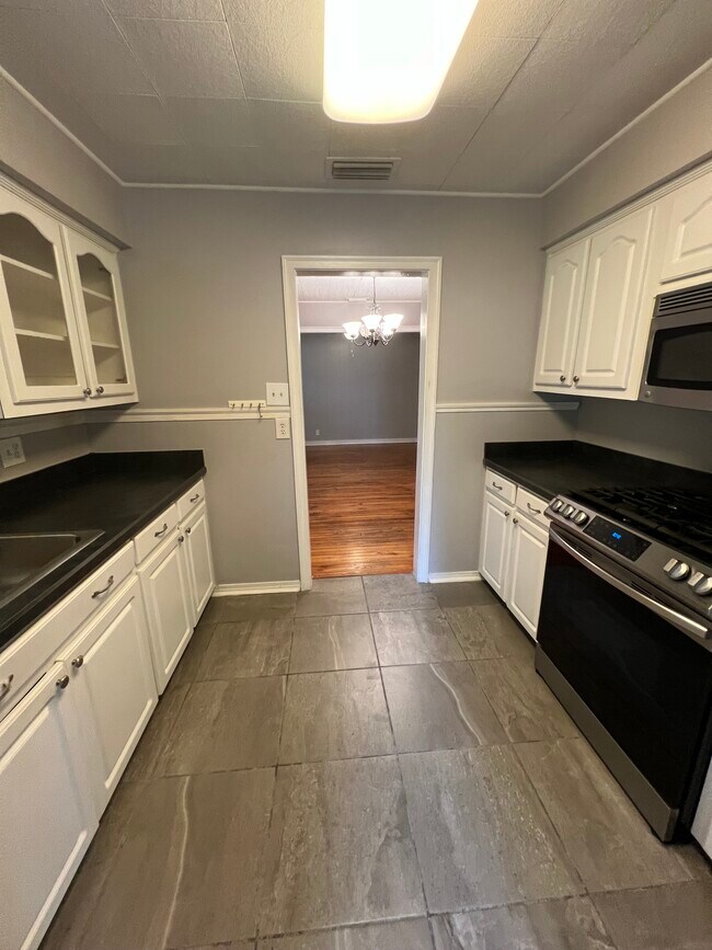 Building Photo - 171 Crenshaw St