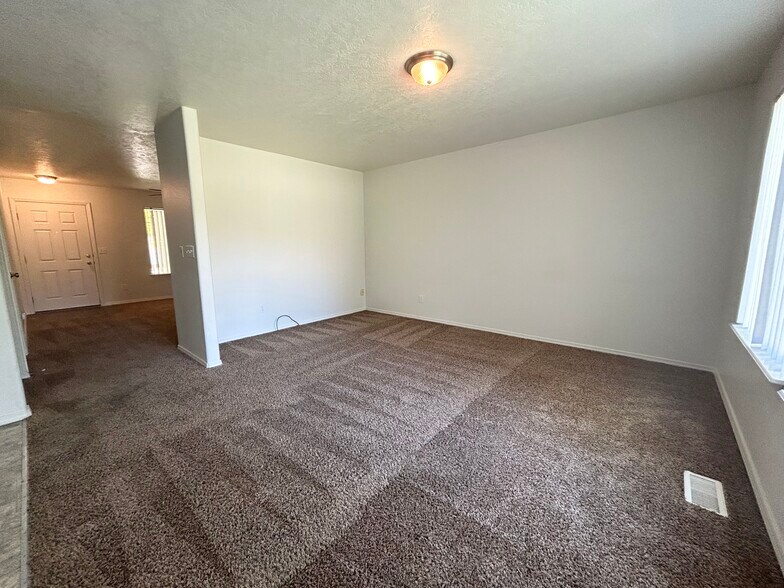 Building Photo - 538 N Meldgold Ave