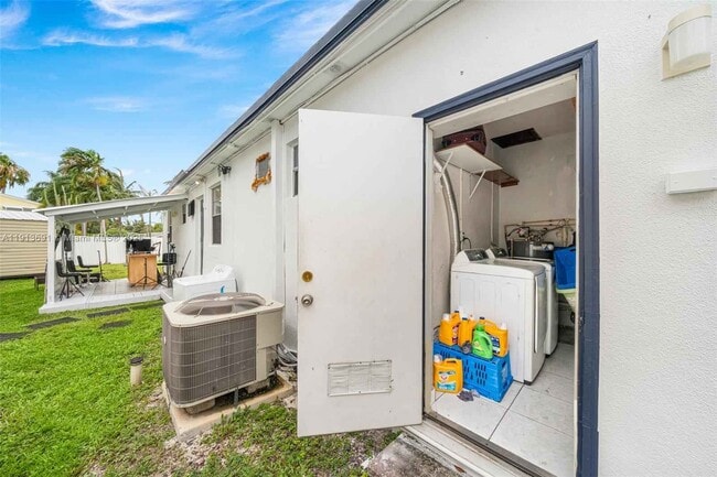 Building Photo - 600 SW 10th St