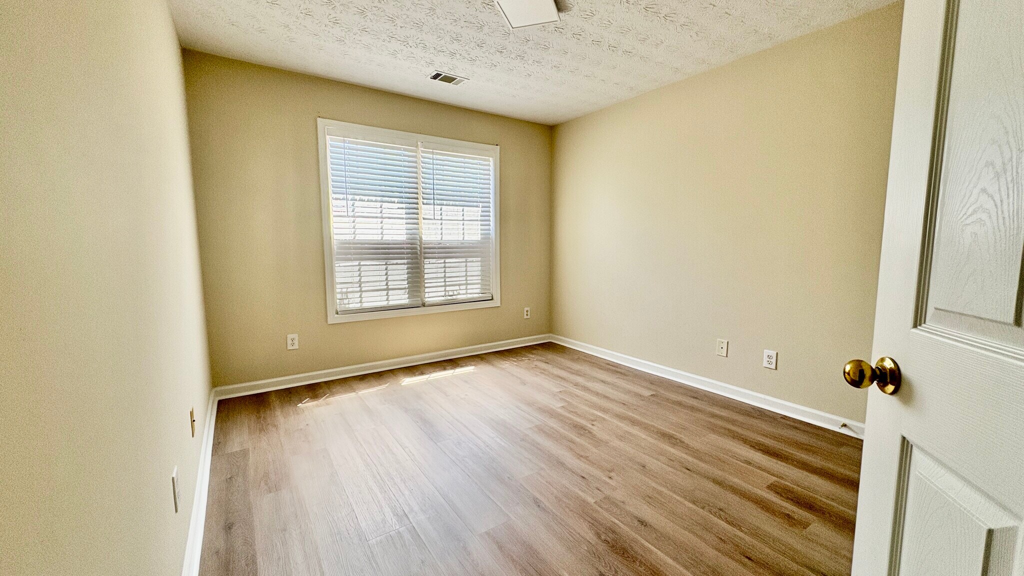 Building Photo - 2336 Pettit Dr
