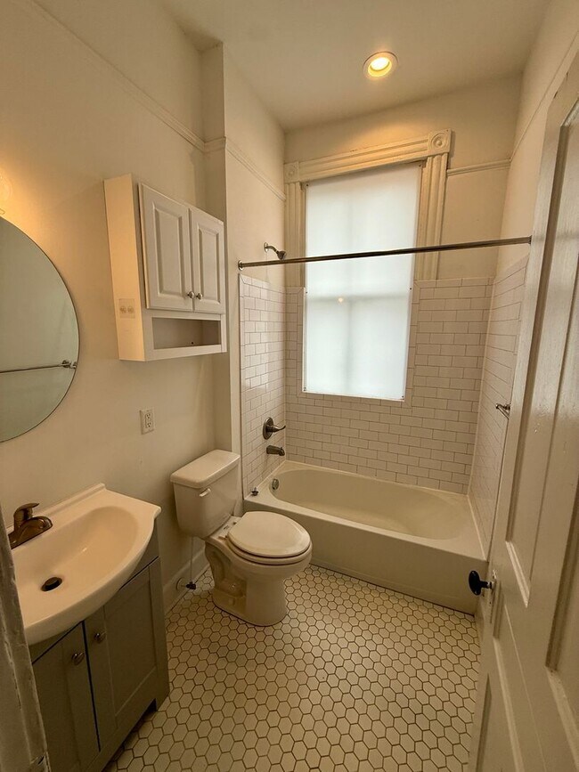 Building Photo - 603 N 26th St