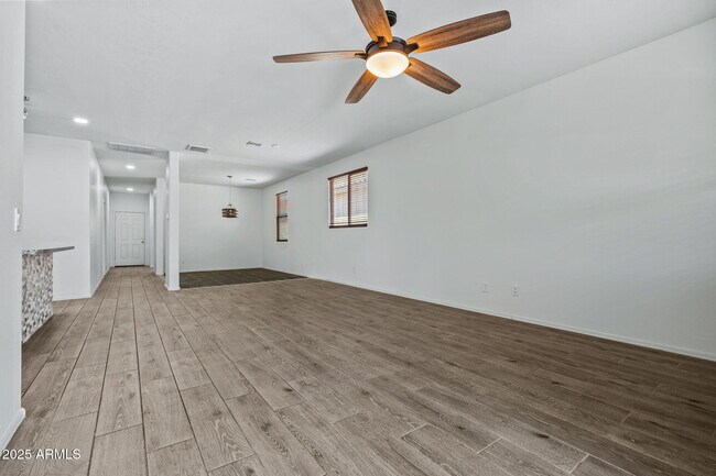Building Photo - 21582 W Cocopah St