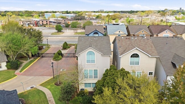 Building Photo - 3002 Clearview Cir