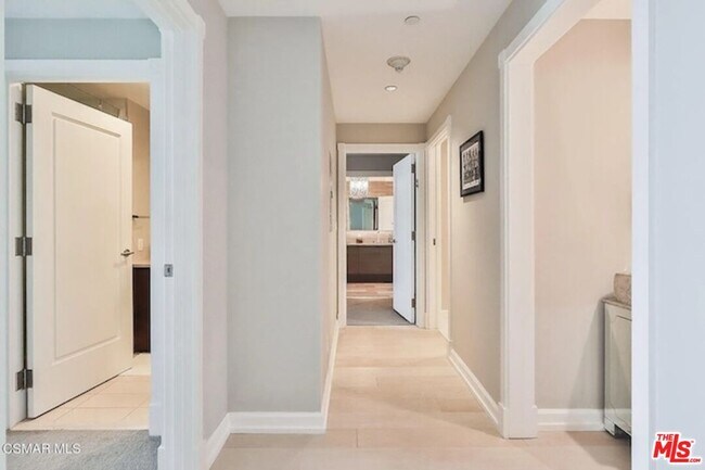 Building Photo - 900 W Olympic Blvd