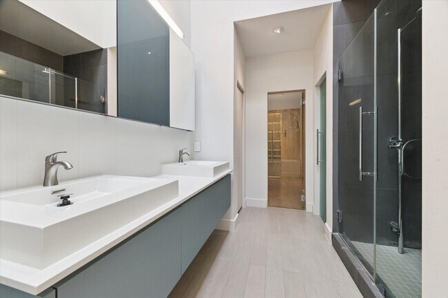 Building Photo - 1222 Marconi St