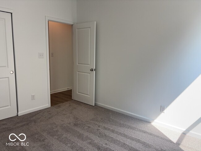 Building Photo - 817 Oyster Bay Dr