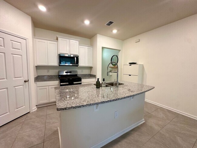 Building Photo - Adorable Townhome in Heart of St. Johns Co...