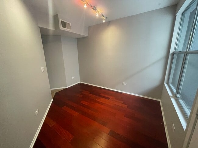 Building Photo - 101 W Market St