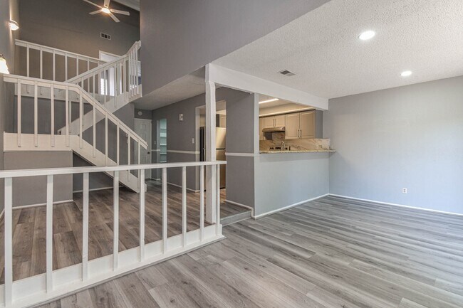 Building Photo - 12663 Wellington Park Dr